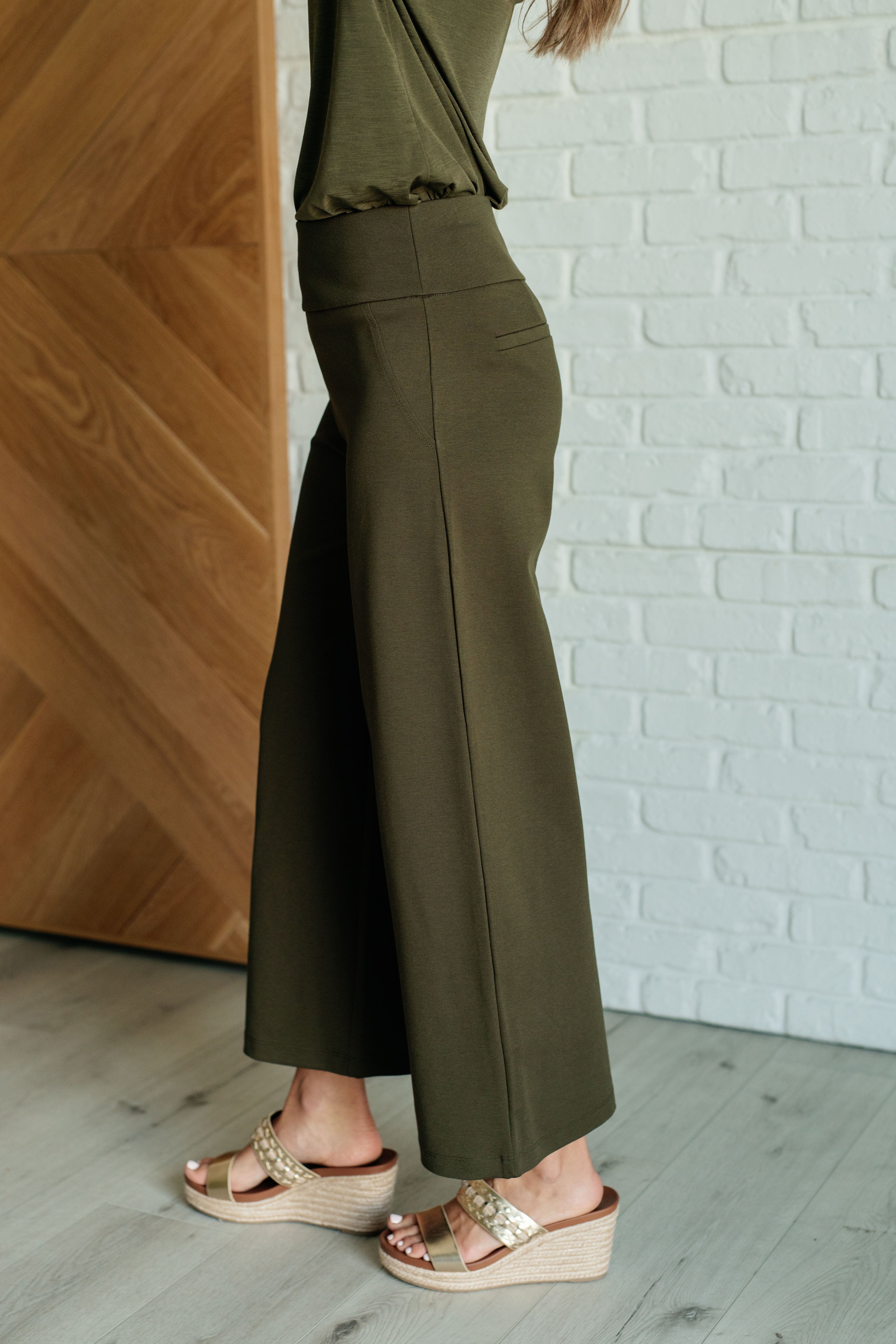 Magic Wide Leg Crop Pants in Olive