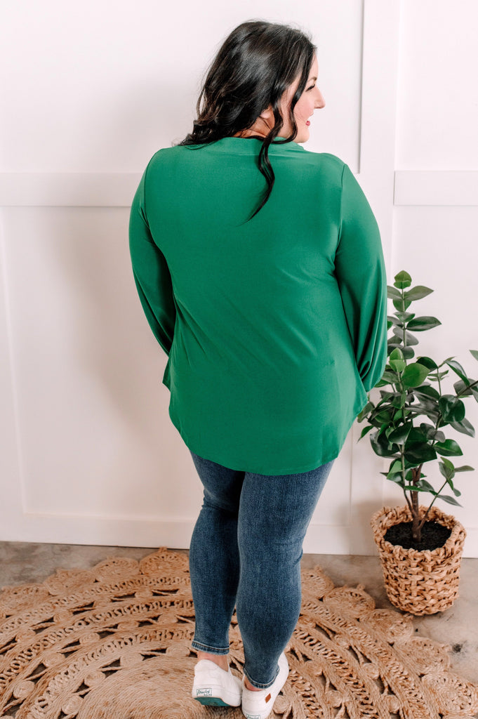Gabby Front Long Sleeve Top In Kelly Green
